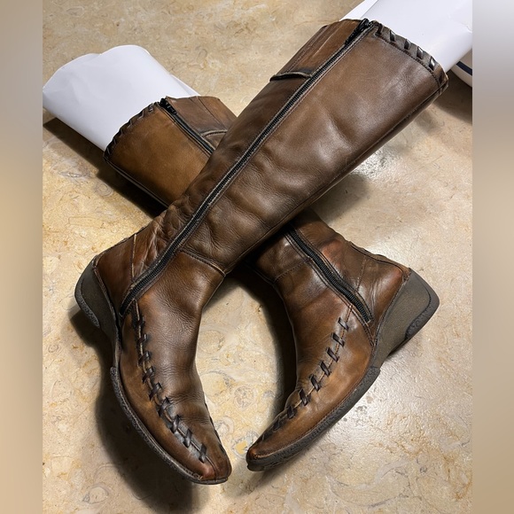 Picolino Distressed Leather Boots with Stitch Detailing and Zipper - Picture 2 of 10